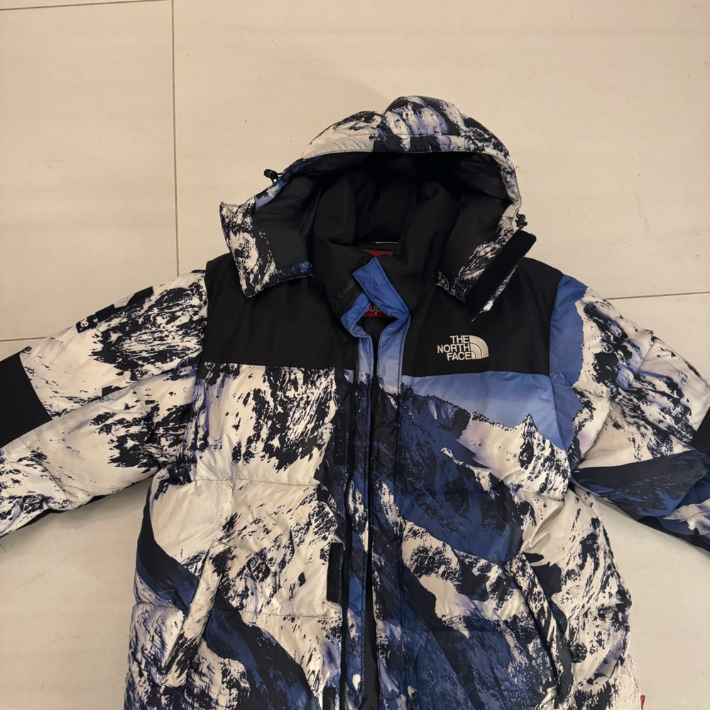 The north face x supreme men’s snow snow mountain parka jacket size medium